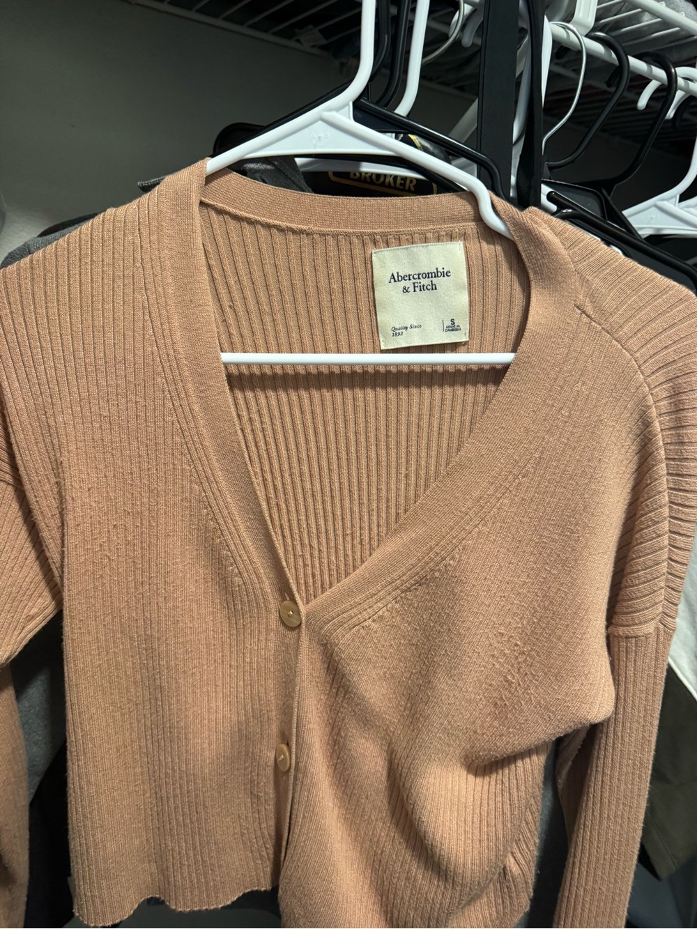 Abercrombie & Fitch Ribbed V-Neck Cardigan - Peach